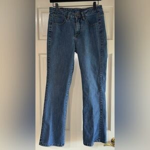 Wranglers Women's Aura dark blue jeans. Size 8 short.